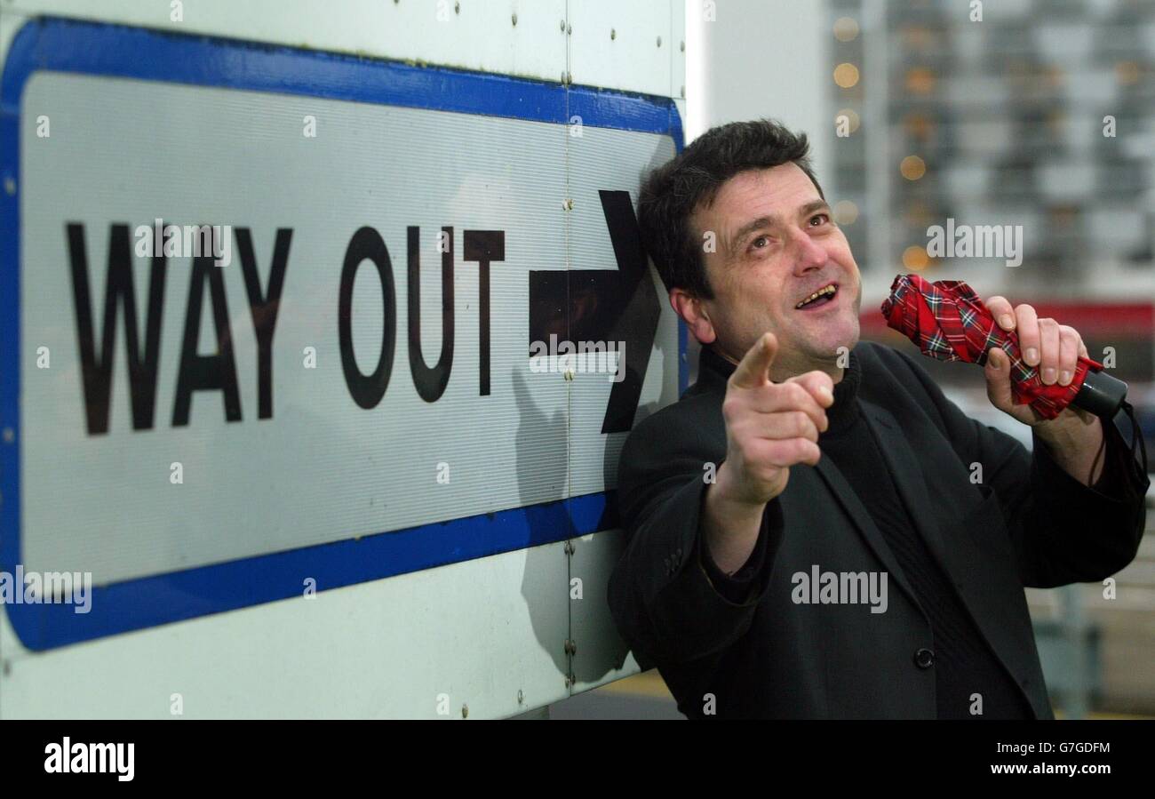 Die Bay City Rollers-Legende Les McKeown versprach heute, einen der größten jemals in den 70er Jahren gespielten Konzerte zu inszenieren, als er die Fans dazu aufforderte, Geld für Kinderorganisationen zu sammeln. Die Band des ehemaligen Teenie-Idols wird sich mit anderen Acts aus dieser Zeit, darunter Alvin Stardust und Tigerfeet, ehemals Mud, in Glasgow, eine Bühne teilen. Stockfoto