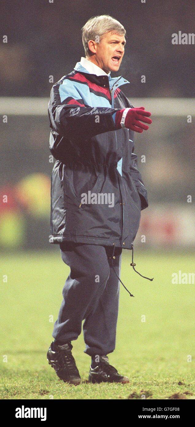 Fußball ... F.A. Cup 3. Runde ... Notts County -V- Aston Villa. Brian Little Manager, Aston Villa Stockfoto