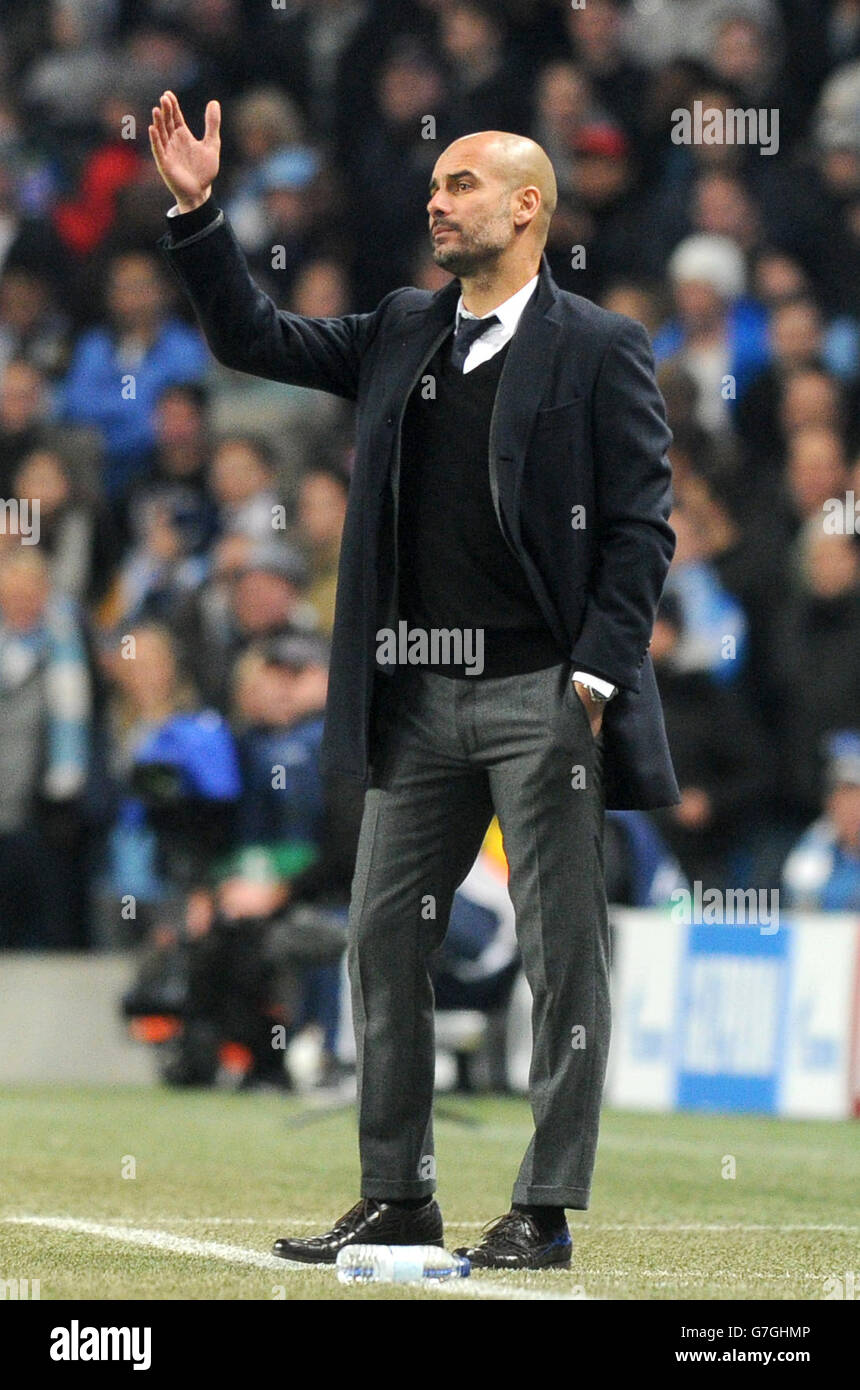 Fußball - UEFA Champions League - Gruppe E - Manchester City / Bayern München. Bayern München Manager Pep Guardiola auf der Touchline Stockfoto