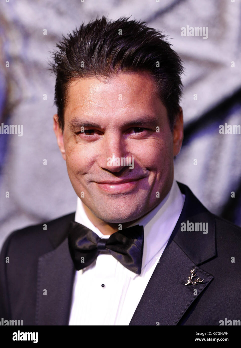 Manu Bennett kommt auf dem grünen Teppich zur Premiere von The Hobbit: Battle of the Five Armies auf dem Odeon Leicester Square im Zentrum Londons an. Stockfoto