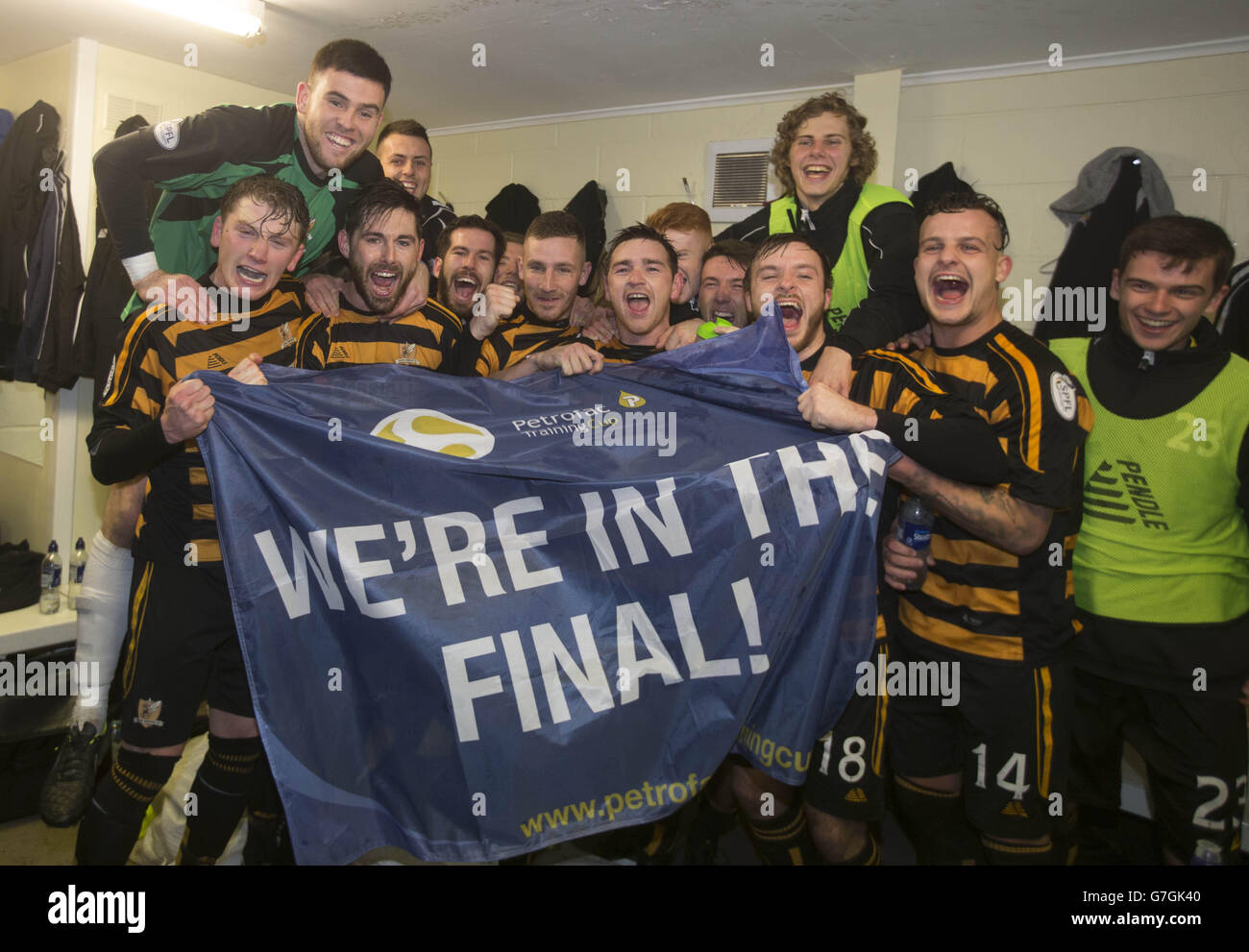 Fußball - Petrofac Training Cup Halbfinale - Alloa Athletic gegen Rangers - Indodrill Stadium. Alloa feiern ihren Sieg nach dem Halbfinale des Petrofac Training Cup im Indodrill Stadium, Alloa. Stockfoto