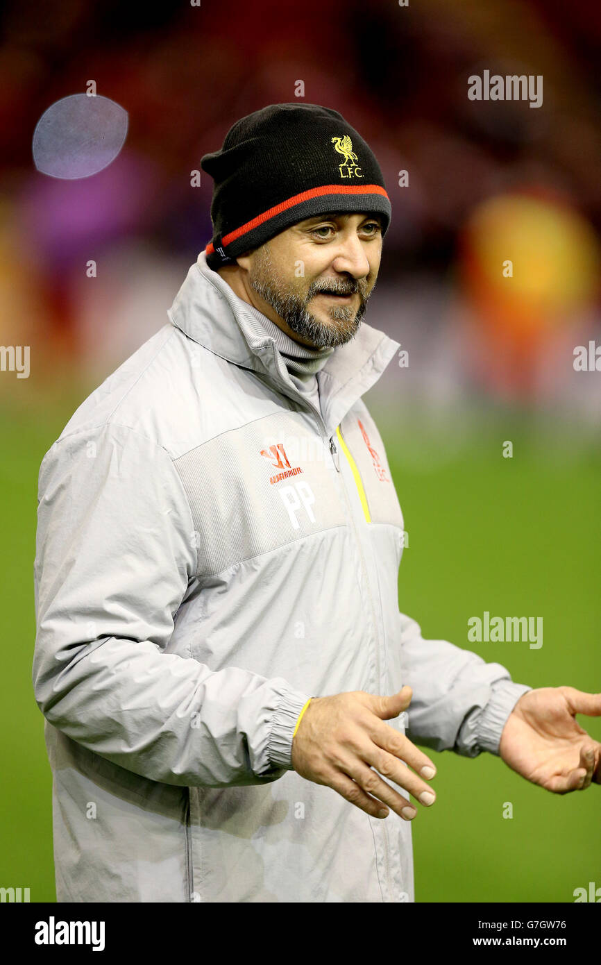 Fußball - UEFA Champions League - Gruppe B - Liverpool - Basel - Anfield. Sporttherapeut Pedro Philippou, FC Basel. Stockfoto