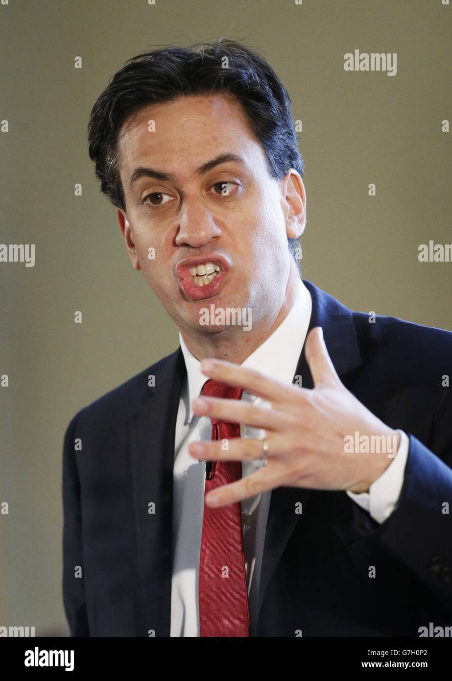Der Gewerkschaftsführer Ed Miliband hält eine Rede vor Parteimitgliedern in der Glasgow Royal Concert Hall in Schottland. Stockfoto