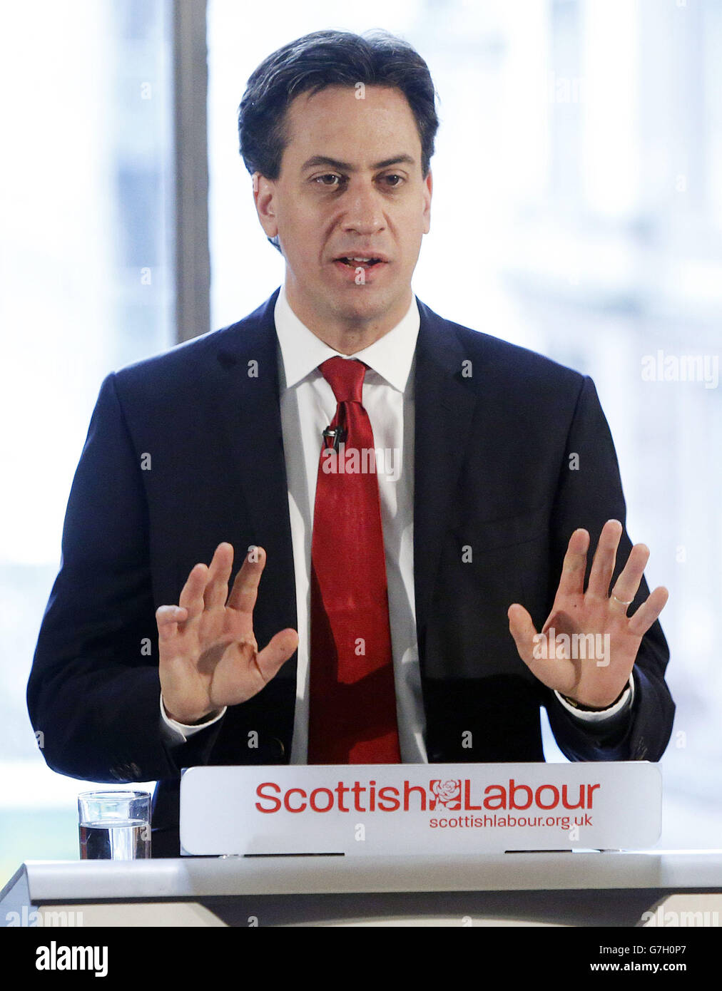 Der Gewerkschaftsführer Ed Miliband hält eine Rede vor Parteimitgliedern in der Glasgow Royal Concert Hall in Schottland. Stockfoto