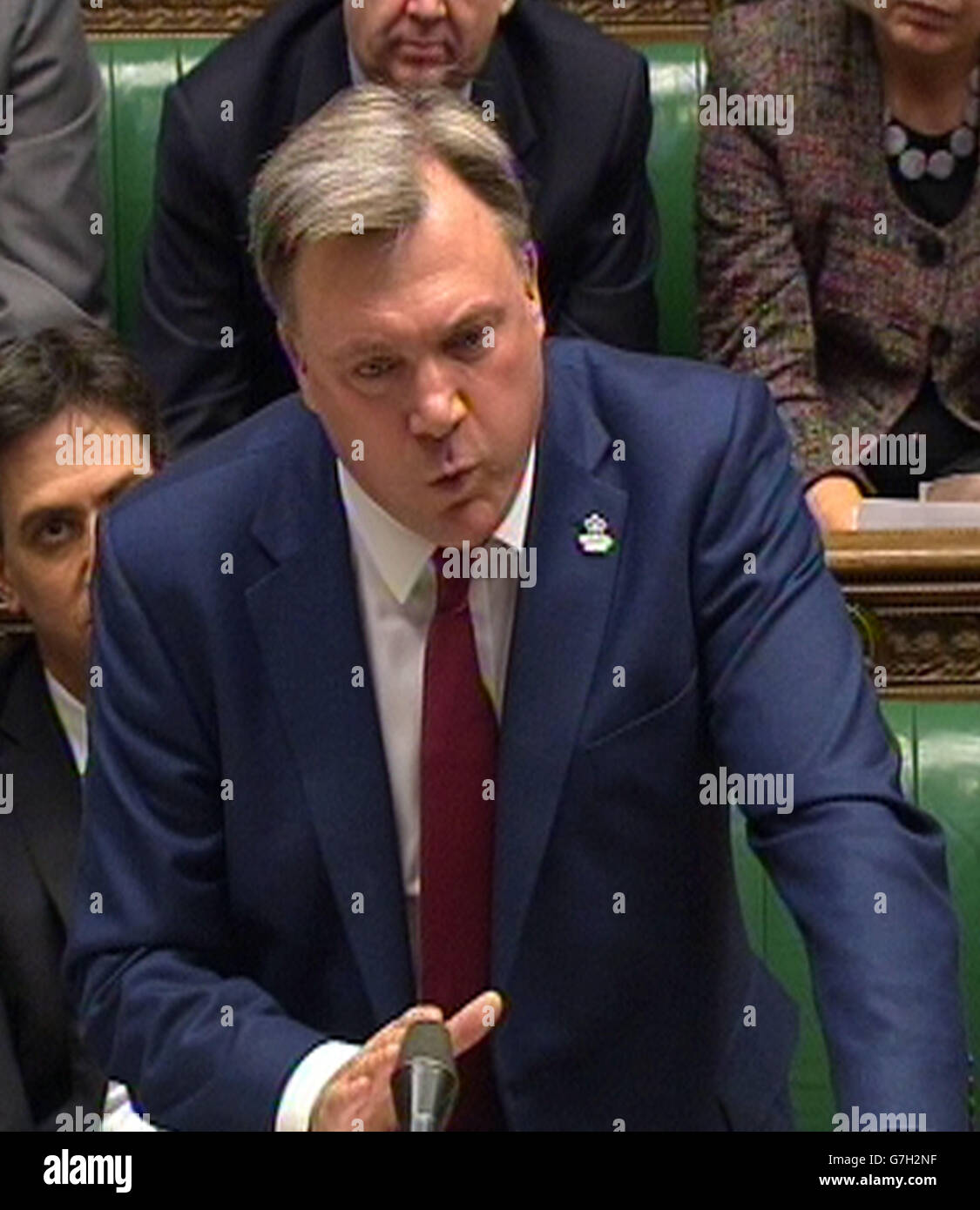 Der Schattenkanzler Ed Balls reagiert auf den Schatzkanzler George Osborne nach der Herbsterklärung an die Abgeordneten im Londoner Unterhaus. Stockfoto