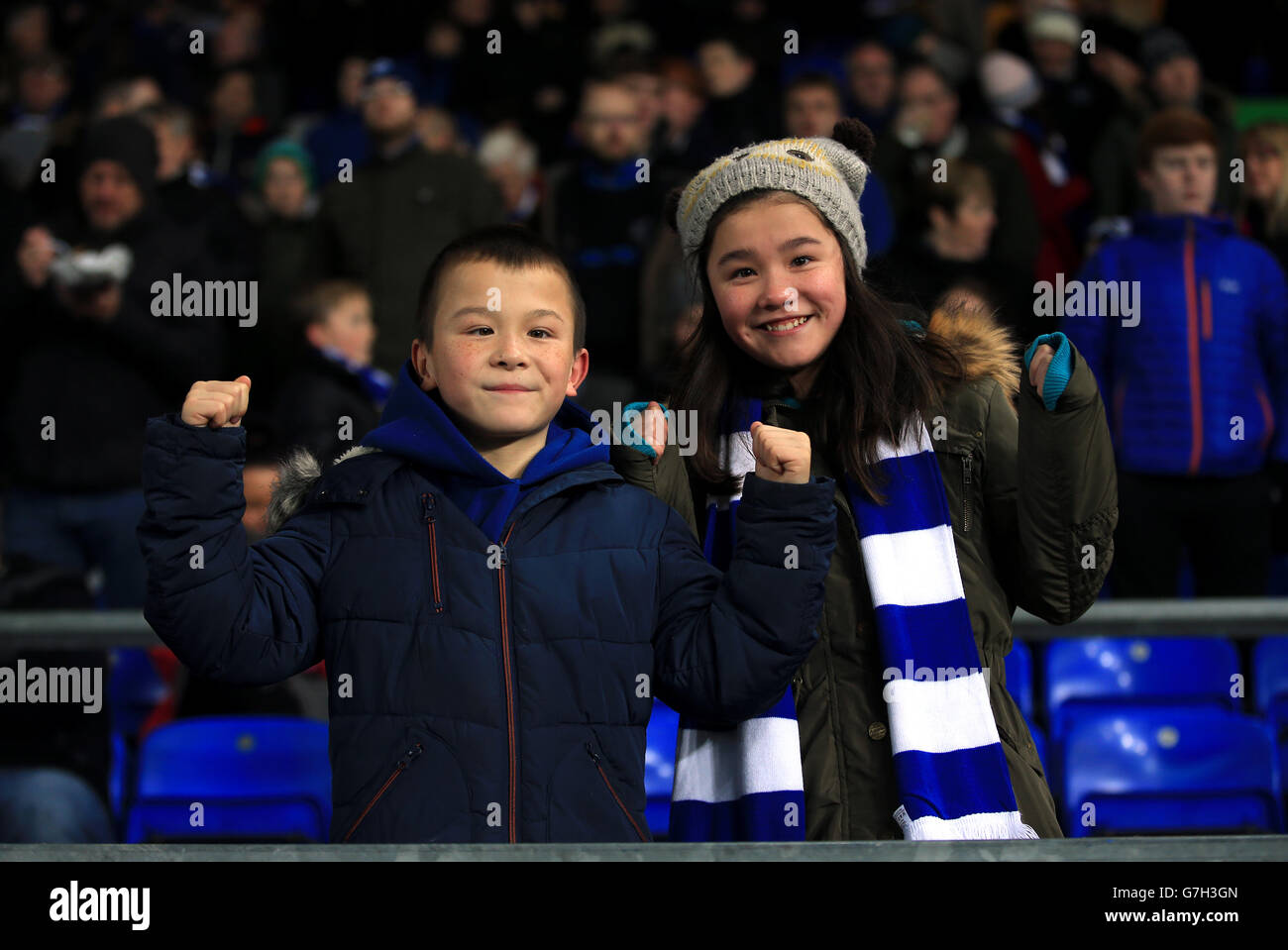Fußball - Barclays Premier League - Everton gegen Hull City - Goodison Park. Everton Fans in den Tribünen Stockfoto