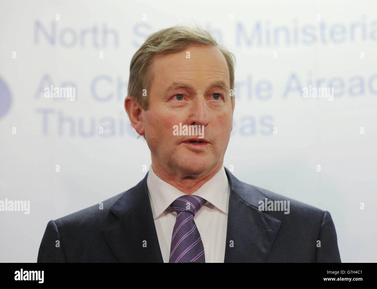 Taoiseach Enda Kenny spricht bei der Ministerratstagung Nord-Süd in Armagh mit den Medien. Stockfoto