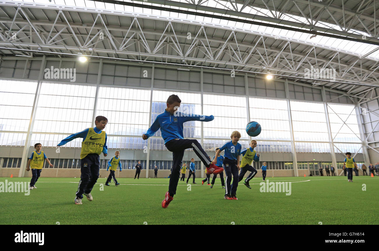 Fußball - Manchester City Training Ground Offizieller Start. Die Junioren von Manchester City testen das neue Performance Center in Manchester. Stockfoto