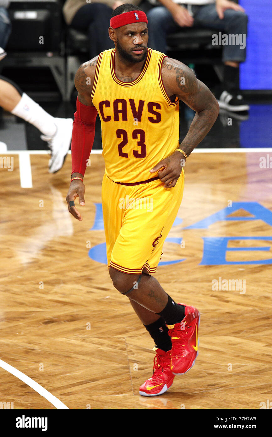 Der Cleveland Cavaliers-Spieler Lebron James während des Basketballspiels zwischen New Jersey Nets und Cleveland Cavaliers im Barclays Center, Brooklyn, New York Stockfoto