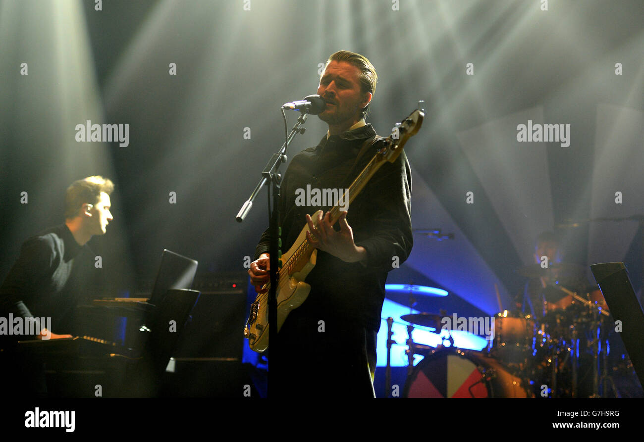 Hayden Thorpe of Wild Beasts tritt im Winter Wonderland 2014 von XFM im O2 Apollo Manchester auf. Stockfoto