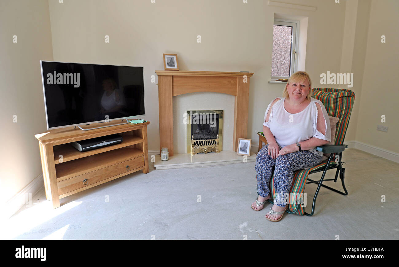 Das Haus von Barbara Strong in Carlisle nach Sturm Desmond, ein halbes Jahr später und die sauber bis in den Fluten zerstört wurde ist immer noch eine gewaltige Aufgabe. Stockfoto