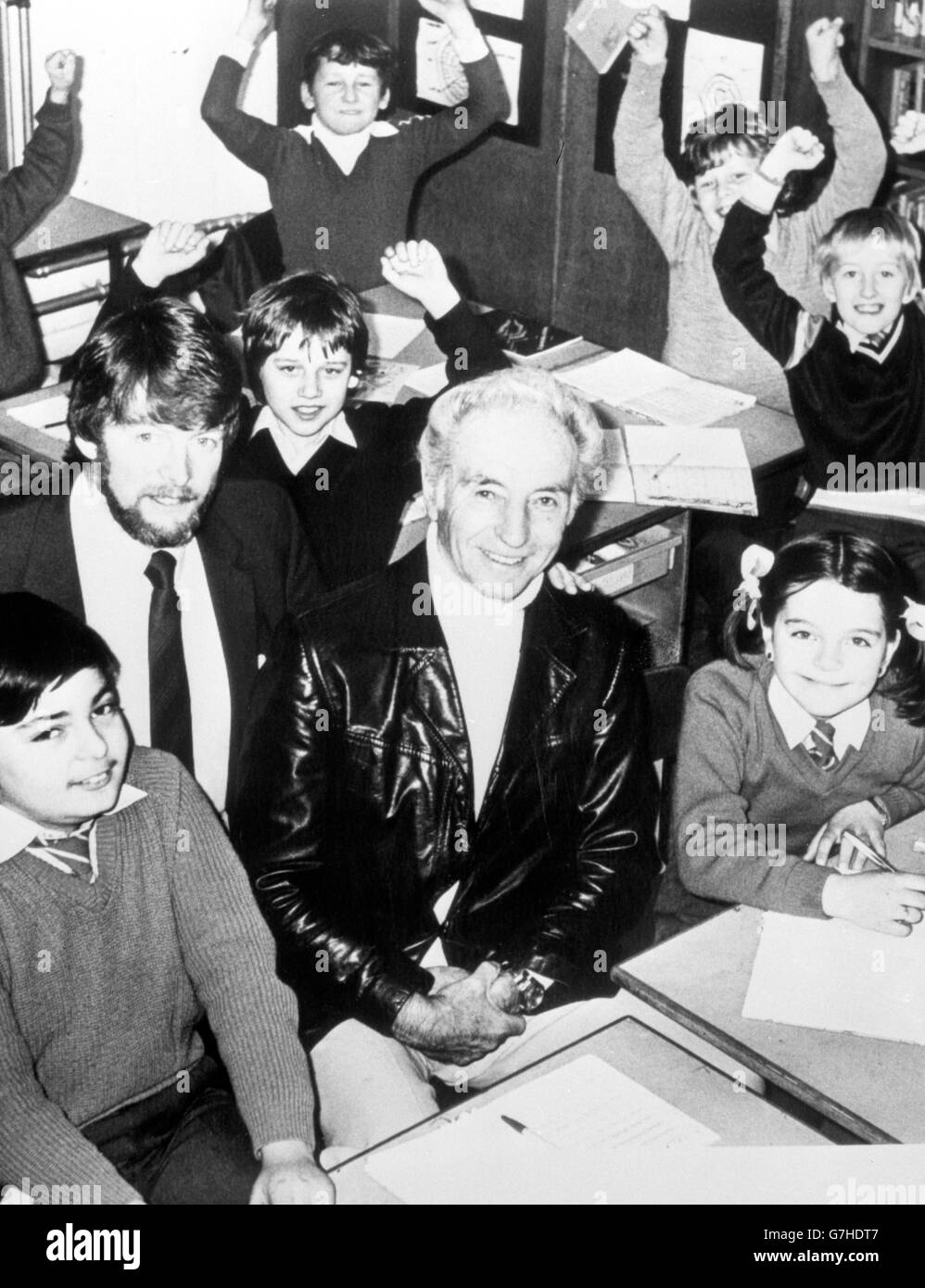 Sir Stanley Matthews zurück in der Schule verließ er 1929 während seines Besuchs an der Wellington Road School, Hanley, Stoke-on-Trent. Er besuchte die Schule von 1920-29 und es war dort, wo er zum ersten Mal Fußball gespielt. Die Schule soll der Verbindung mit einer Messingtafel gedenken. Stockfoto