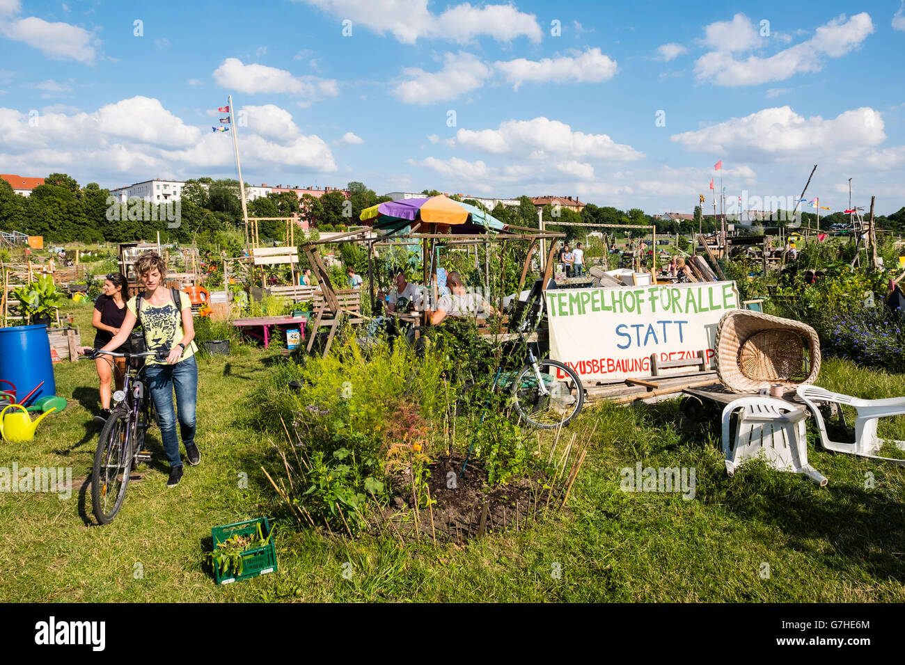 Community-Garten-Projekt am ehemaligen Flughafen Tempelhof Park in Berlin Deutschland Stockfoto