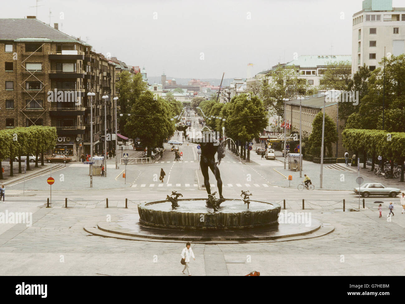 Die Statue des Poseidon bei Göta Platsen und auf der Straße in Richtung der Mitte Stockfoto
