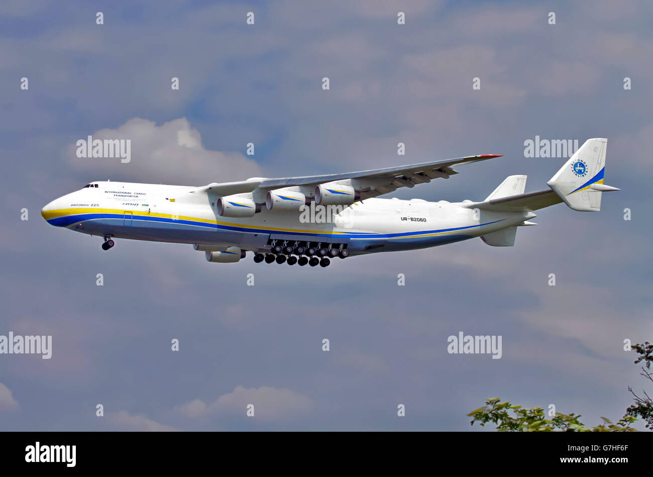 Antonow An-225 "Mriya" im Flug Stockfoto