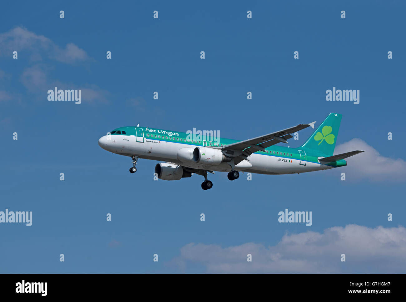 Sind Lingus Airbus 320-214 'St Schira"Ankunft am Flughafen London Heathrow Flughafen Dublin.  SCO 10.371. Stockfoto
