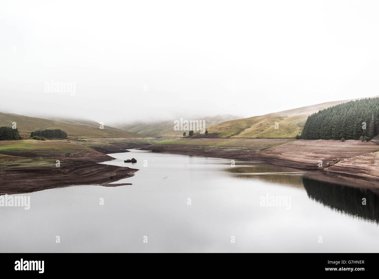 Obere Glendevon Resevoir Schottland zeigen niedrige Wasserstände Stockfoto