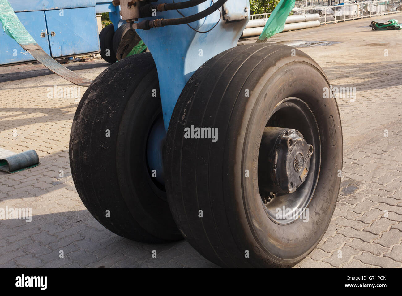 Reifen von einem riesigen Anheben der Maschine. Stockfoto
