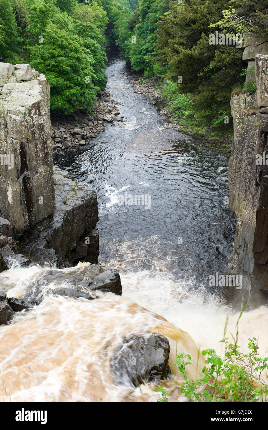 Der Rand der steilen Drop bei höchster Belastung, Teesdale, County Durham, England, UK Stockfoto