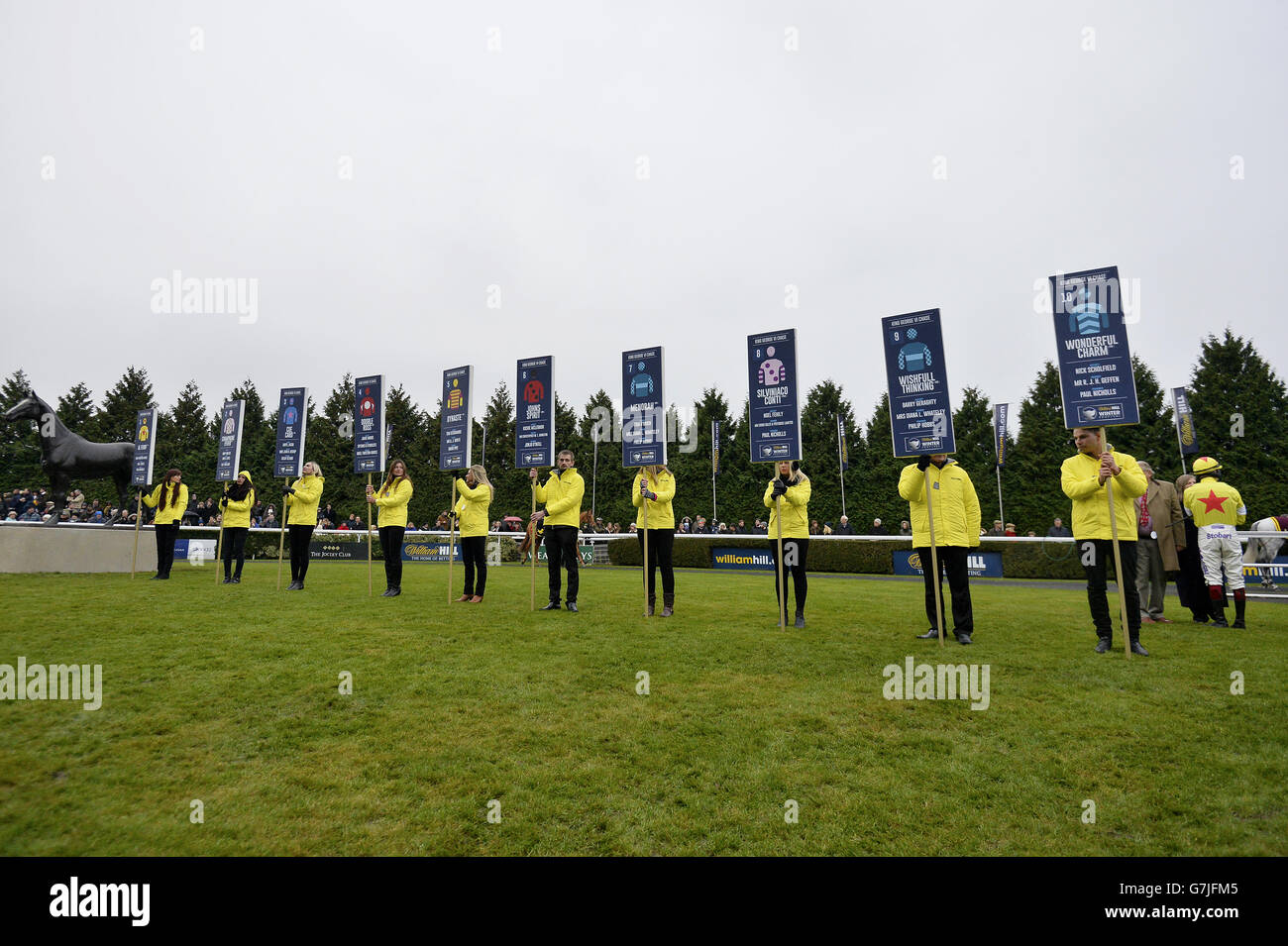 Schilder für die Pferde vor der King George VI Chase im Kempton Park. Stockfoto