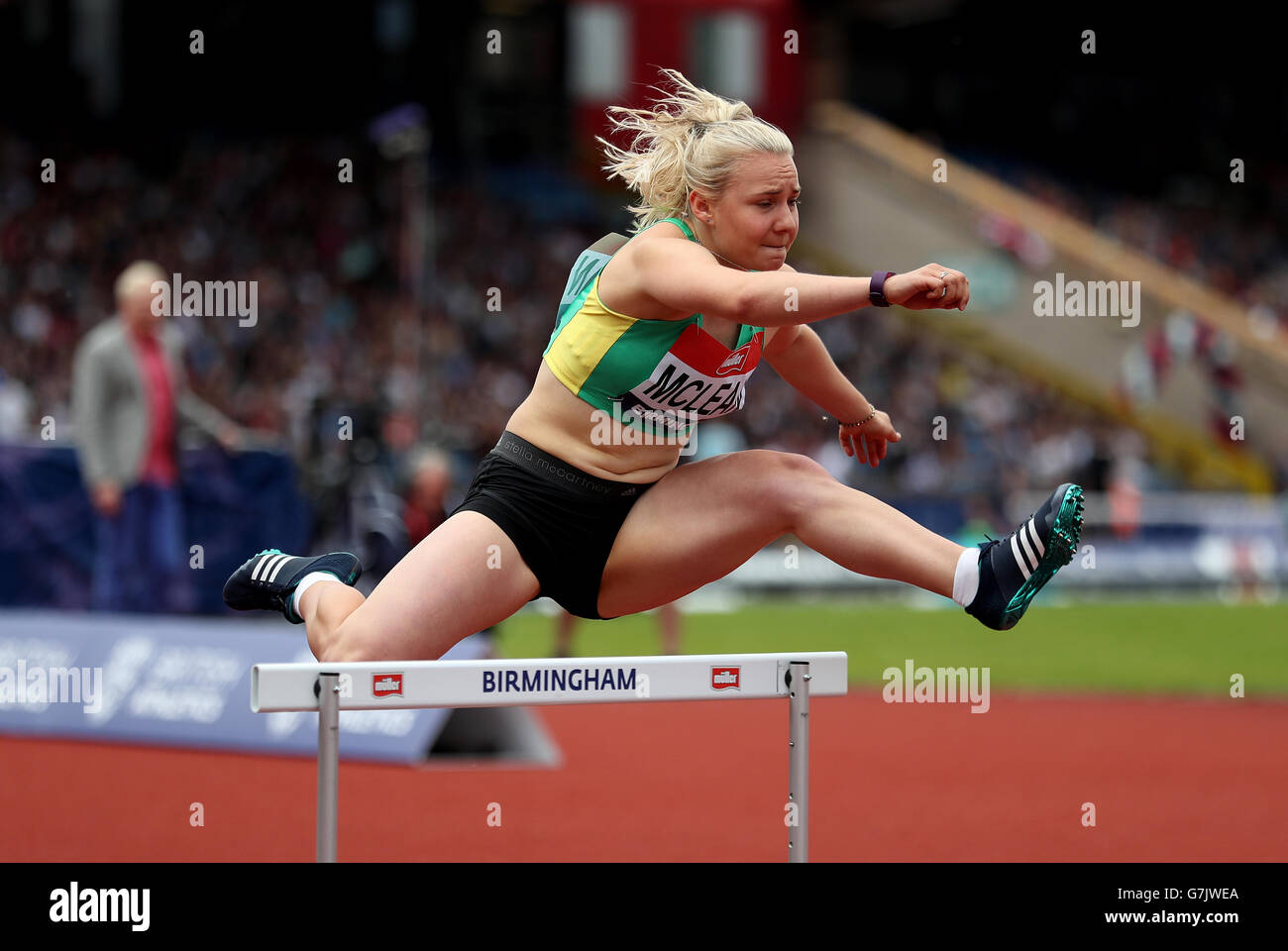 Hayley Mclean in der 400m Hürden Finale tagsüber zwei der britischen Meisterschaften im Alexander Stadium, Birmingham. Stockfoto