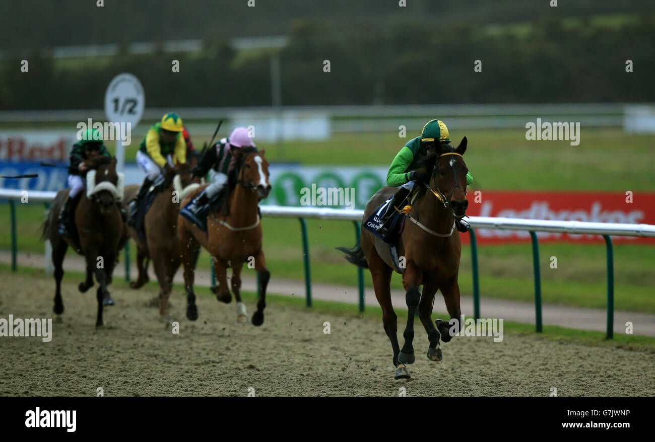 Sabre Rock, (rechts) von Shelley Birkett geritten, kommt nach Hause, um das Handicap Coral.co.uk zu gewinnen (Klasse 6) (4YO plus) Stockfoto