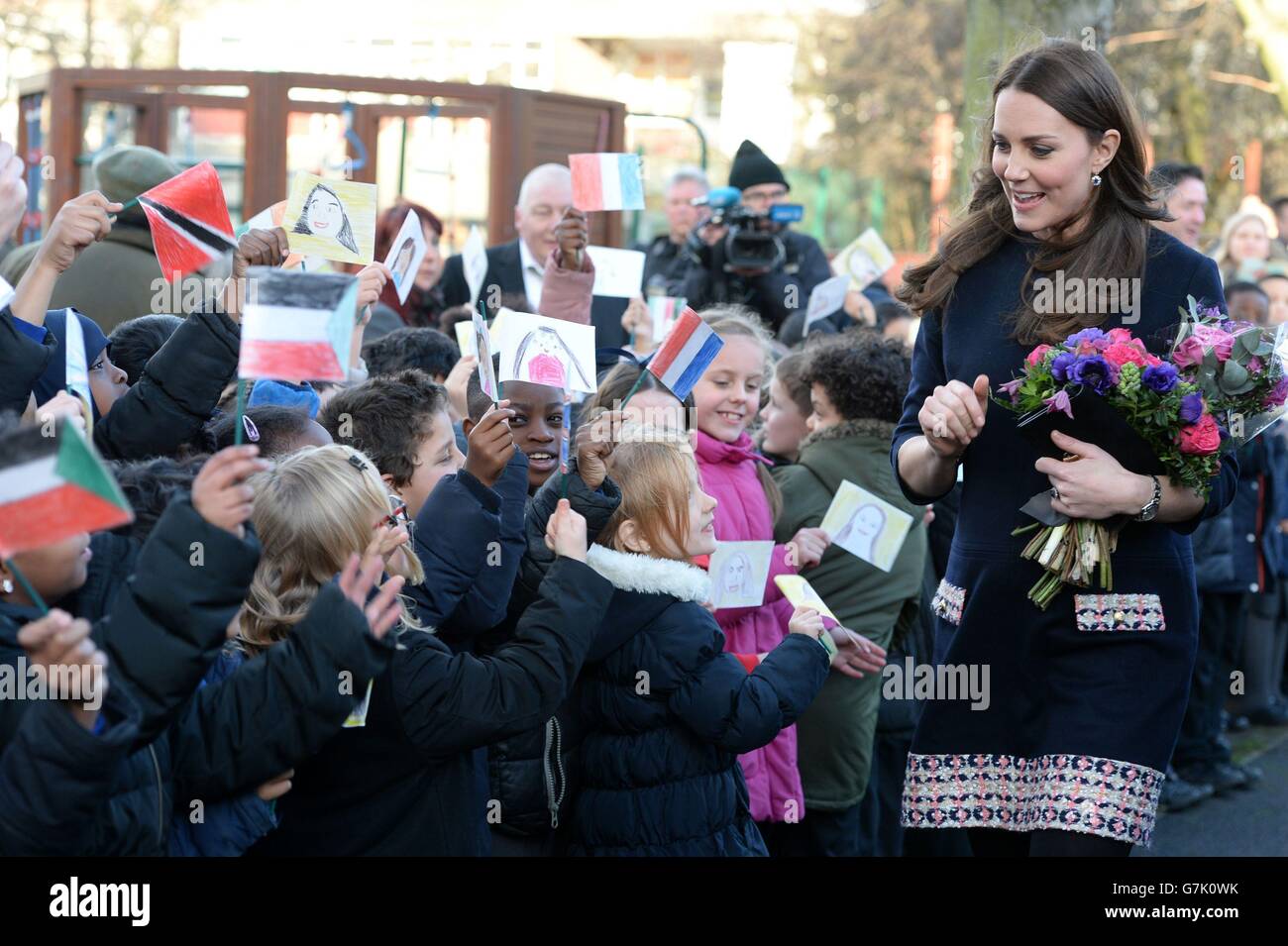 Die Herzogin von Cambridge trifft Jugendliche an der Barlby Primary School in London, wo sie offiziell das Kunststudio Clore Art Room nannte, das sich der kreativen Therapie von Jugendlichen widmet. Stockfoto