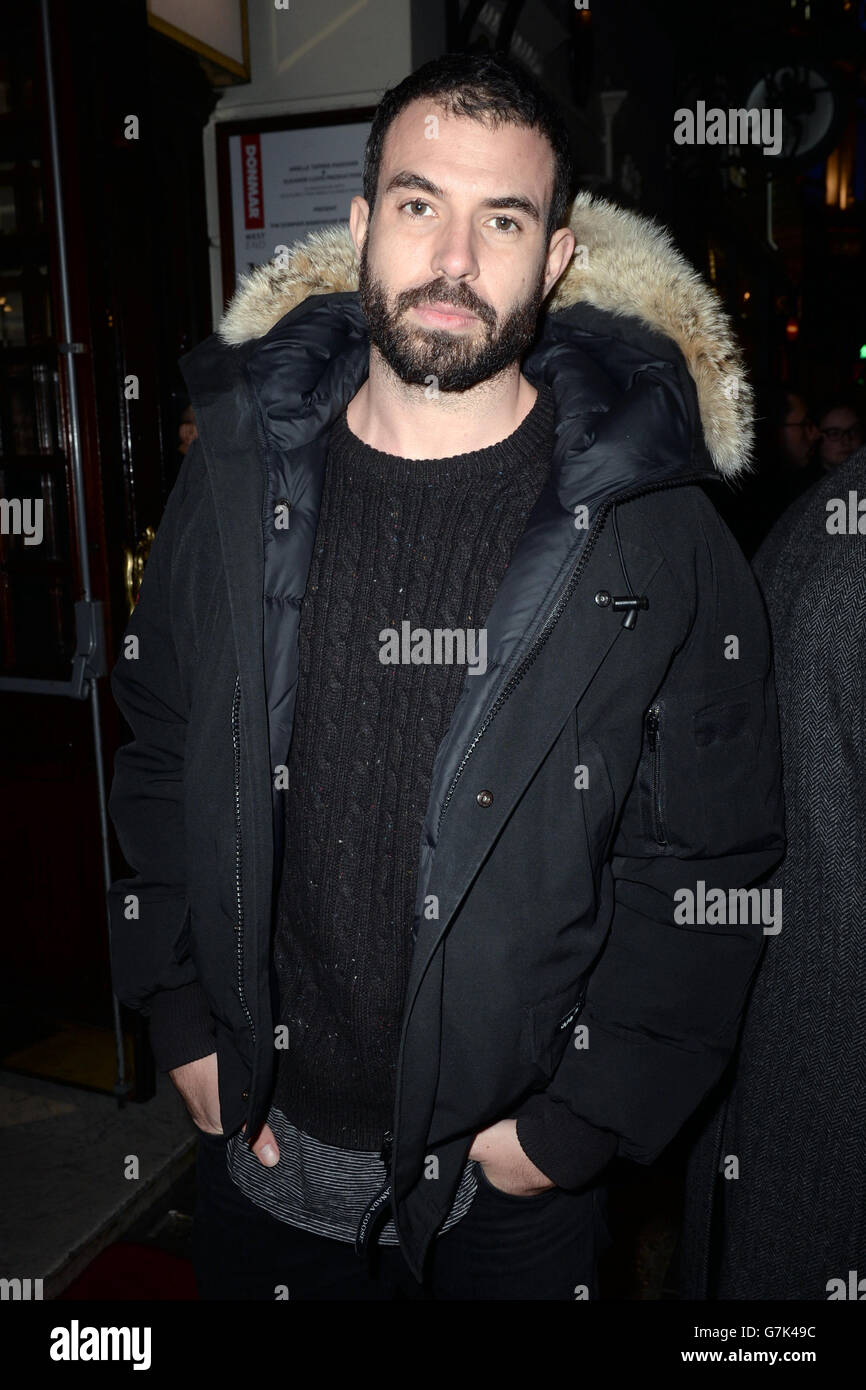 Tom Cullen besucht die Pressenacht für My Night with Reg im Apollo Theatre in London. Stockfoto