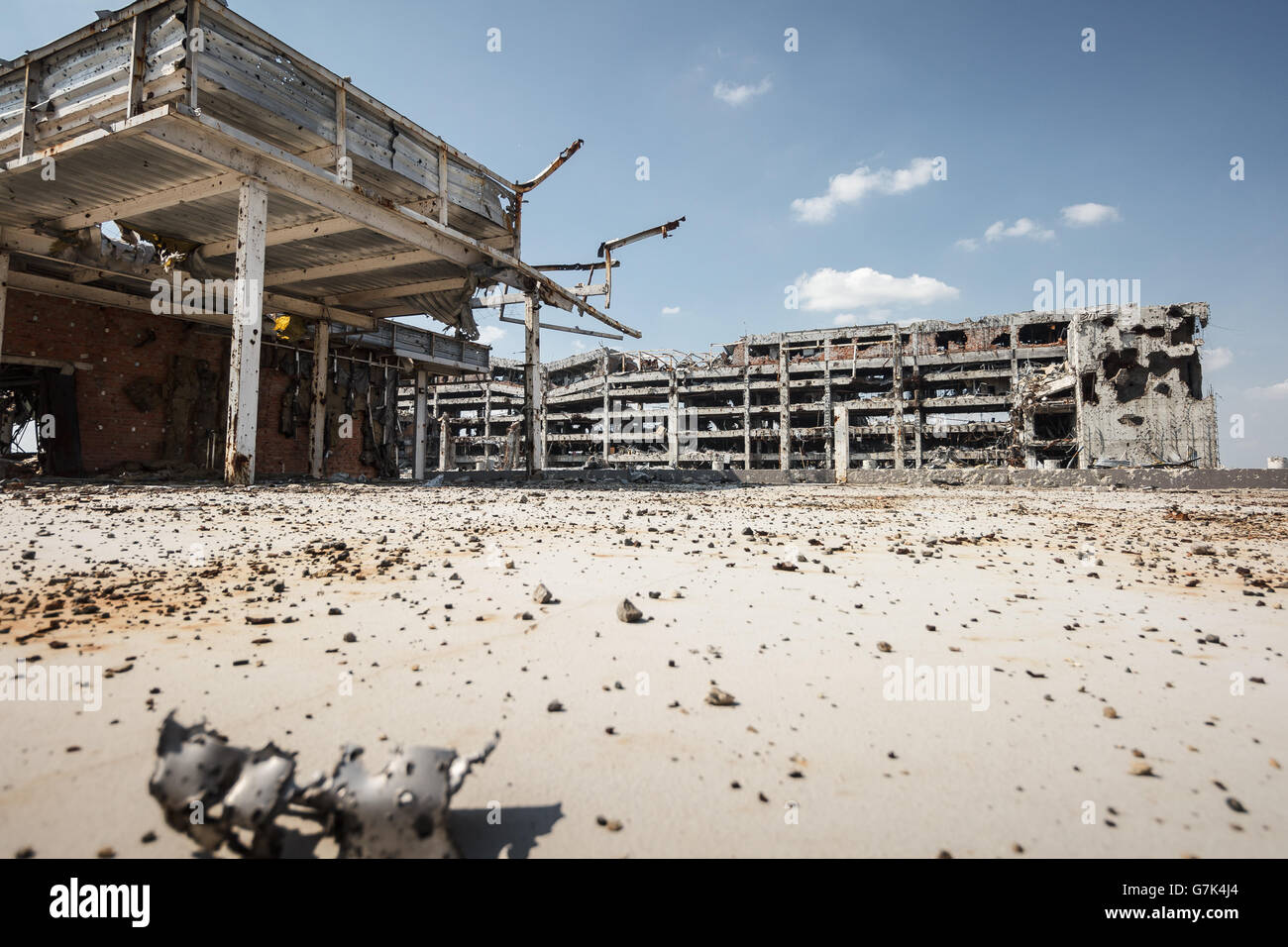 Weitwinkelaufnahme des Flughafen Donetsk Ruinen Stockfoto
