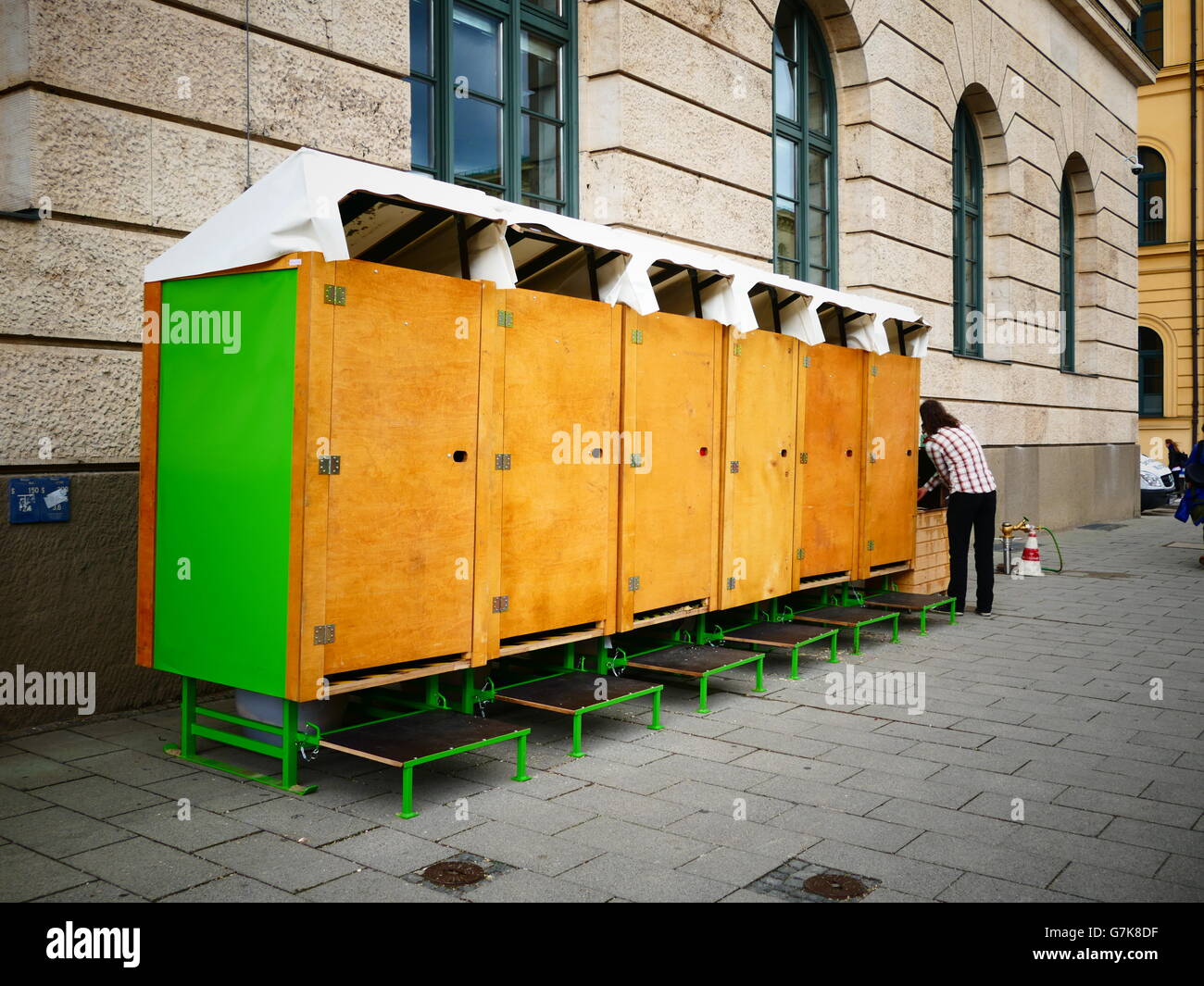 Mobile toilette -Fotos und -Bildmaterial in hoher Auflösung – Alamy
