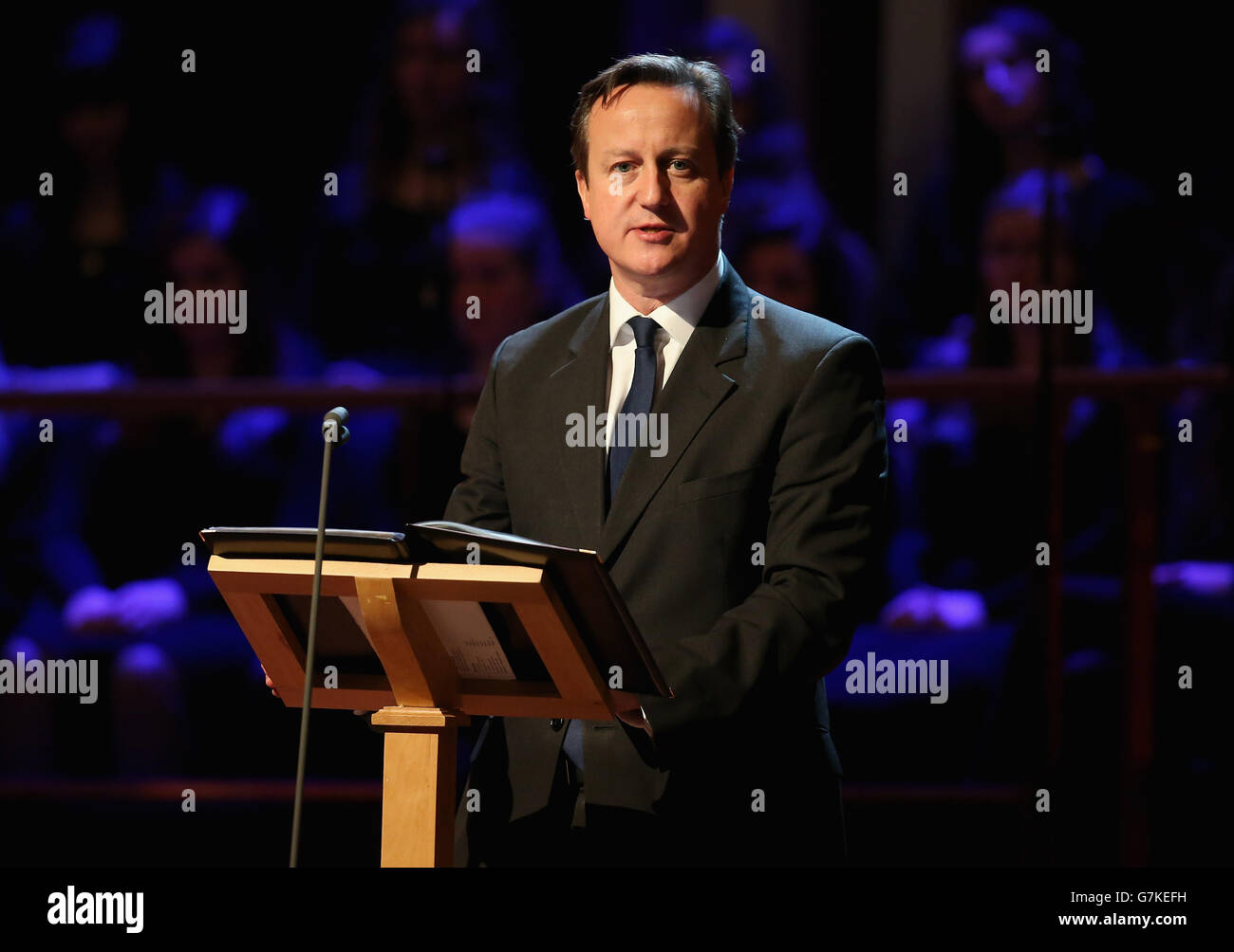 Premierminister David Cameron hält eine Rede während einer Gedenkfeier anlässlich des jährlichen Holocaust-Gedenktages in der Central Hall, Westminster, London. Stockfoto