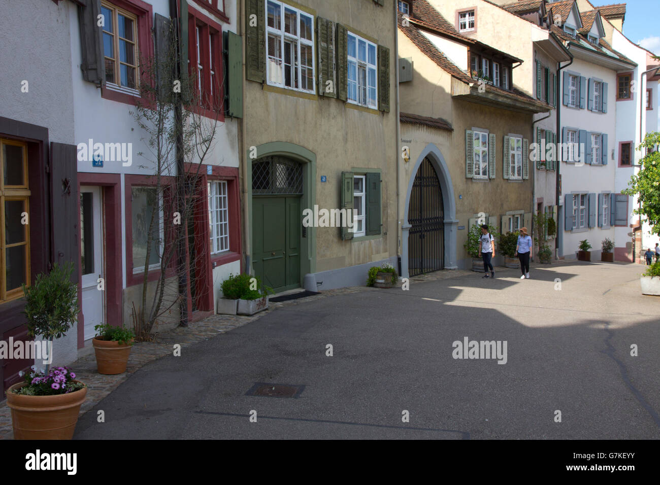 Eine Straße in der alten Stadt Basel, Schweiz. Stockfoto