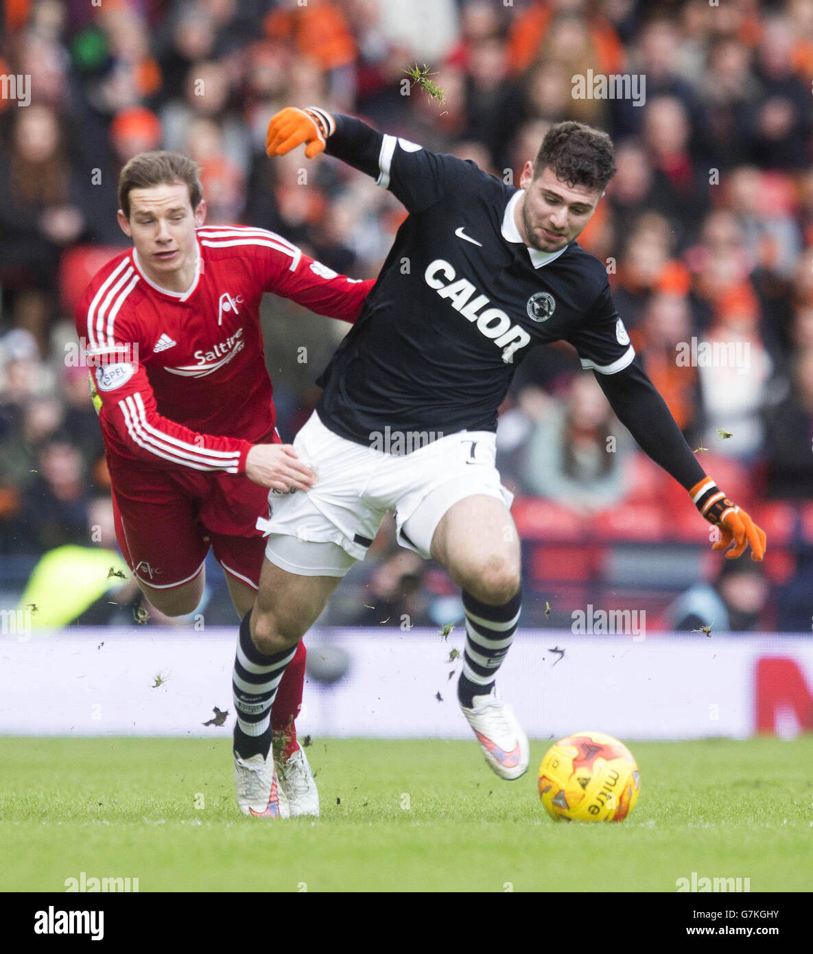 Nadir Cifti von Dundee United (rechts) in Aktion mit Peter Pawlett von Aberdeen (links) während des Scottish Communities League Cup, Halbfinale im Hampden Park, Glasgow. Stockfoto