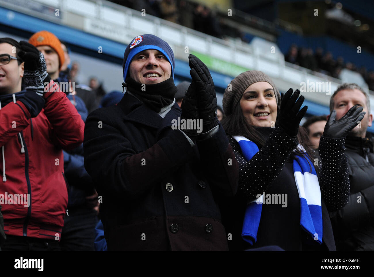 Leserfans feiern das zweite Tor ihres Teams Stockfoto