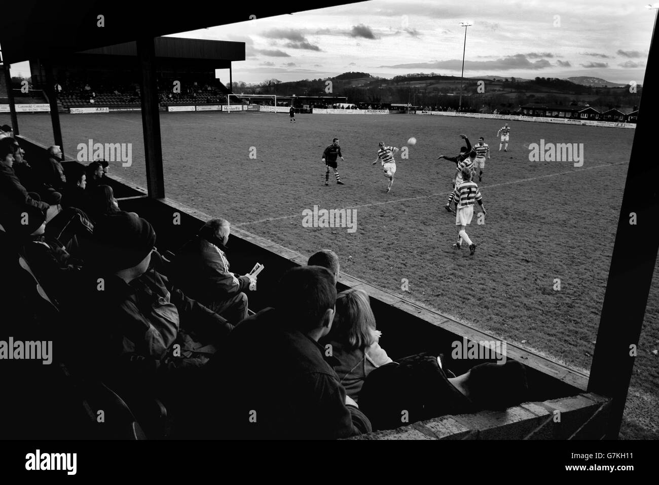 TNS spielen Welshpool Town in der Welsh Premier League auf dem Recreation Ground, Treflan, Llansantsanffraid, Wales. TNS sind mit Chelsea verbunden und haben sich mit Oswestry Town zusammengeschlossen Stockfoto