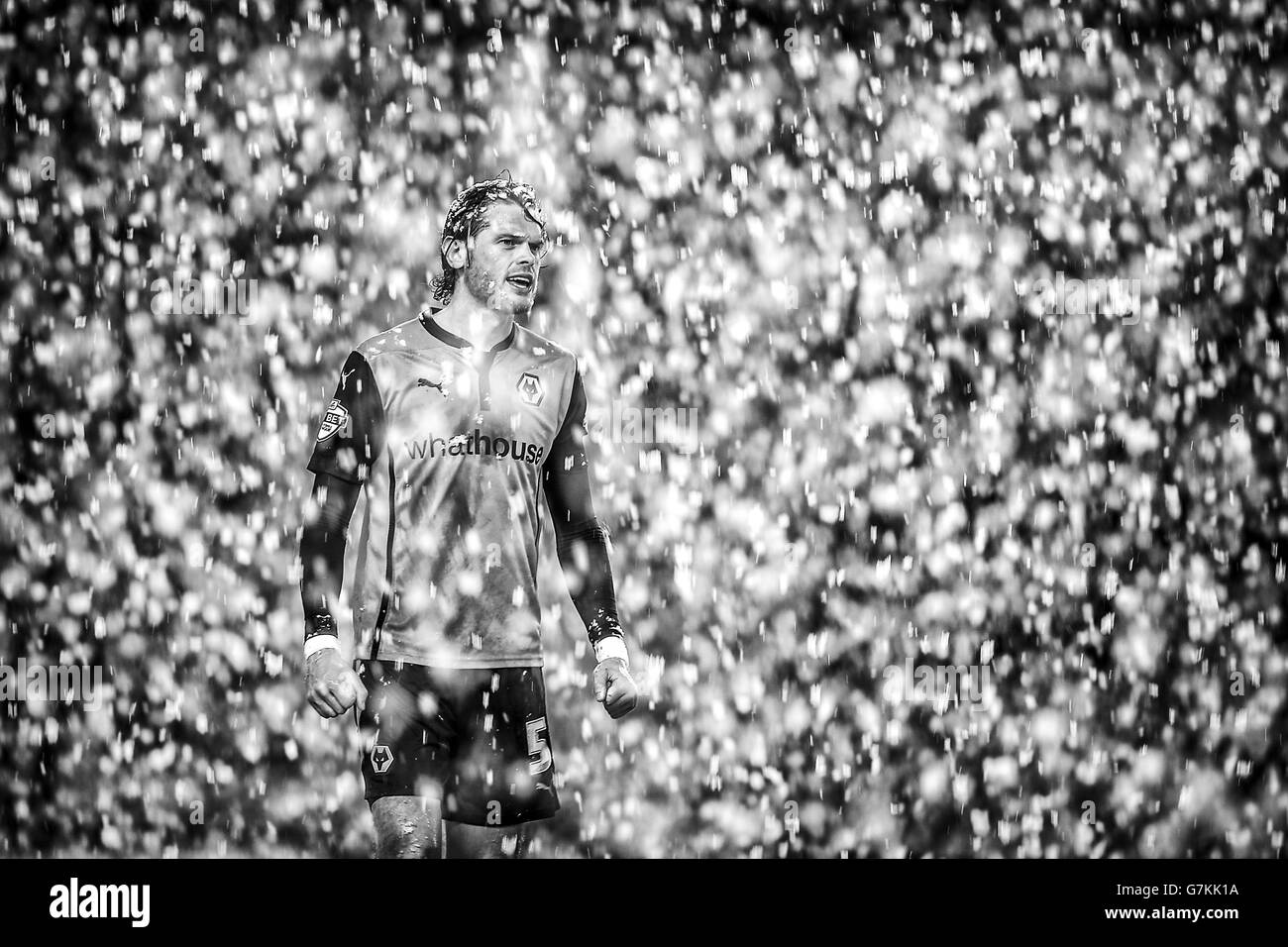 Richard Stearman von Wolverhampton Wanderers steht in einem schweren Schneesturm Stockfoto