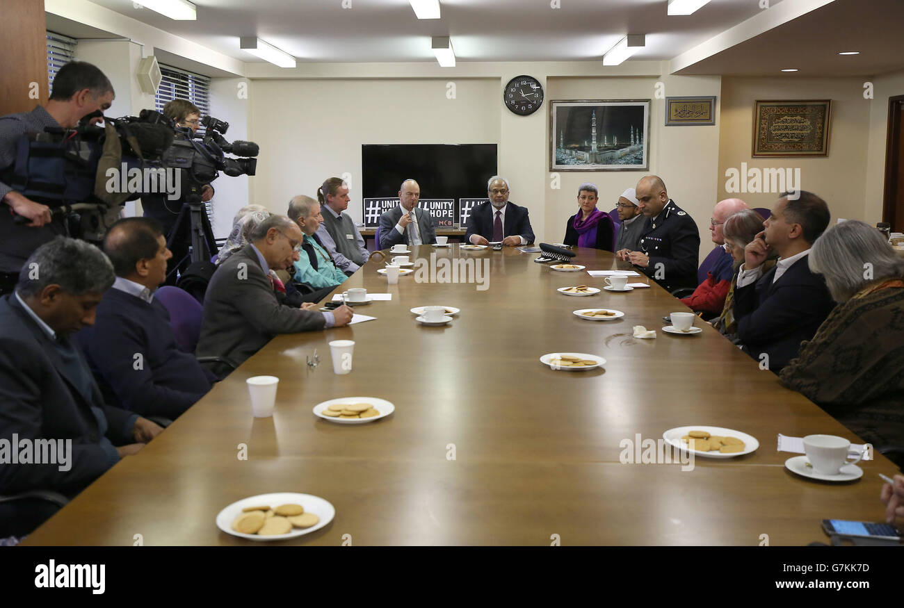 Ein Treffen der interreligiösen Einheit im Islamischen Kulturzentrum in der Regent's Park Moschee in London. Stockfoto