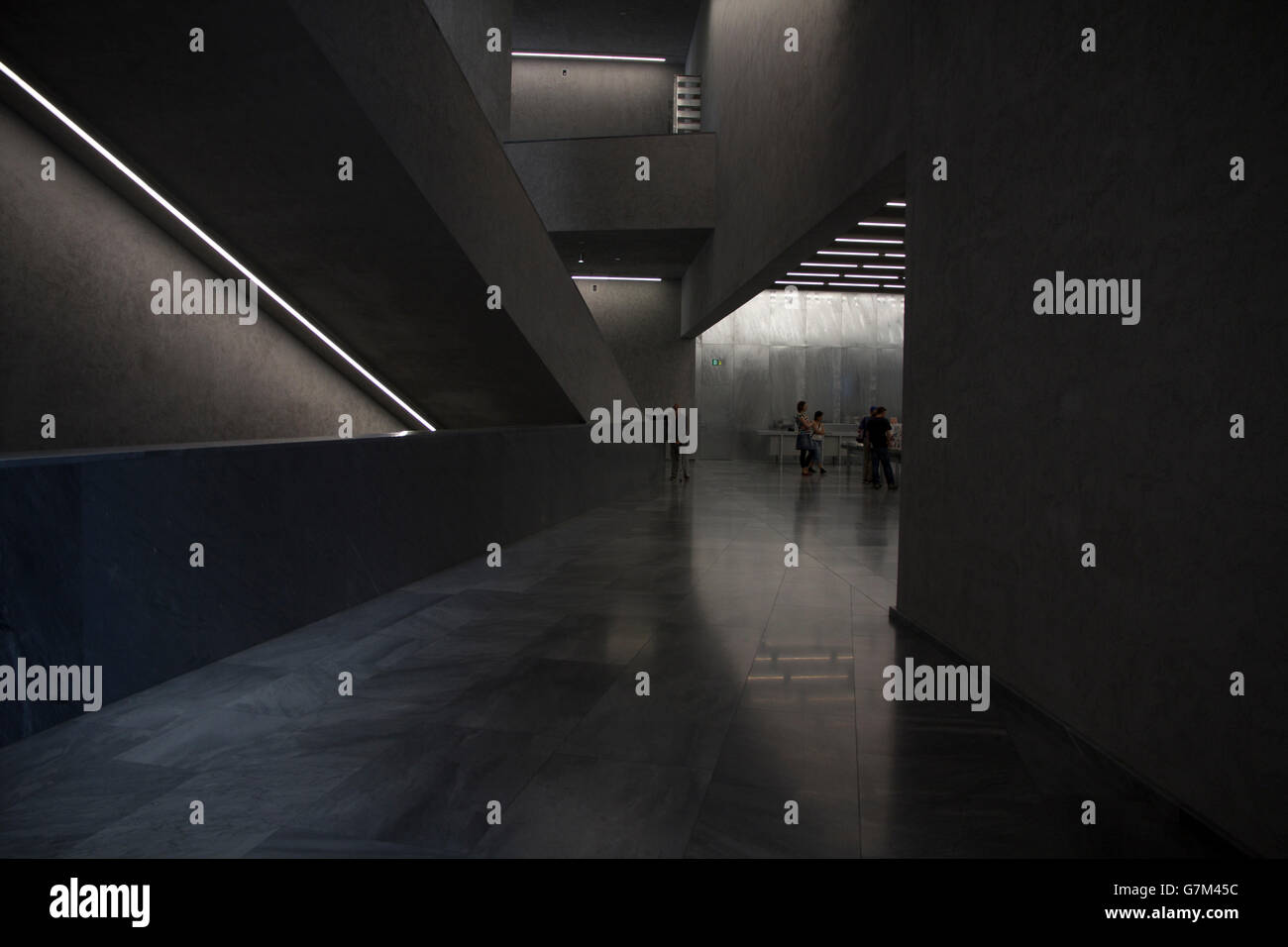 In der Nähe seine dramatisch gestaltete Eingangsfoyer hat Kunstmuseum Basel schweizweit grössten erhebliche öffentliche Kunstsammlung. Stockfoto