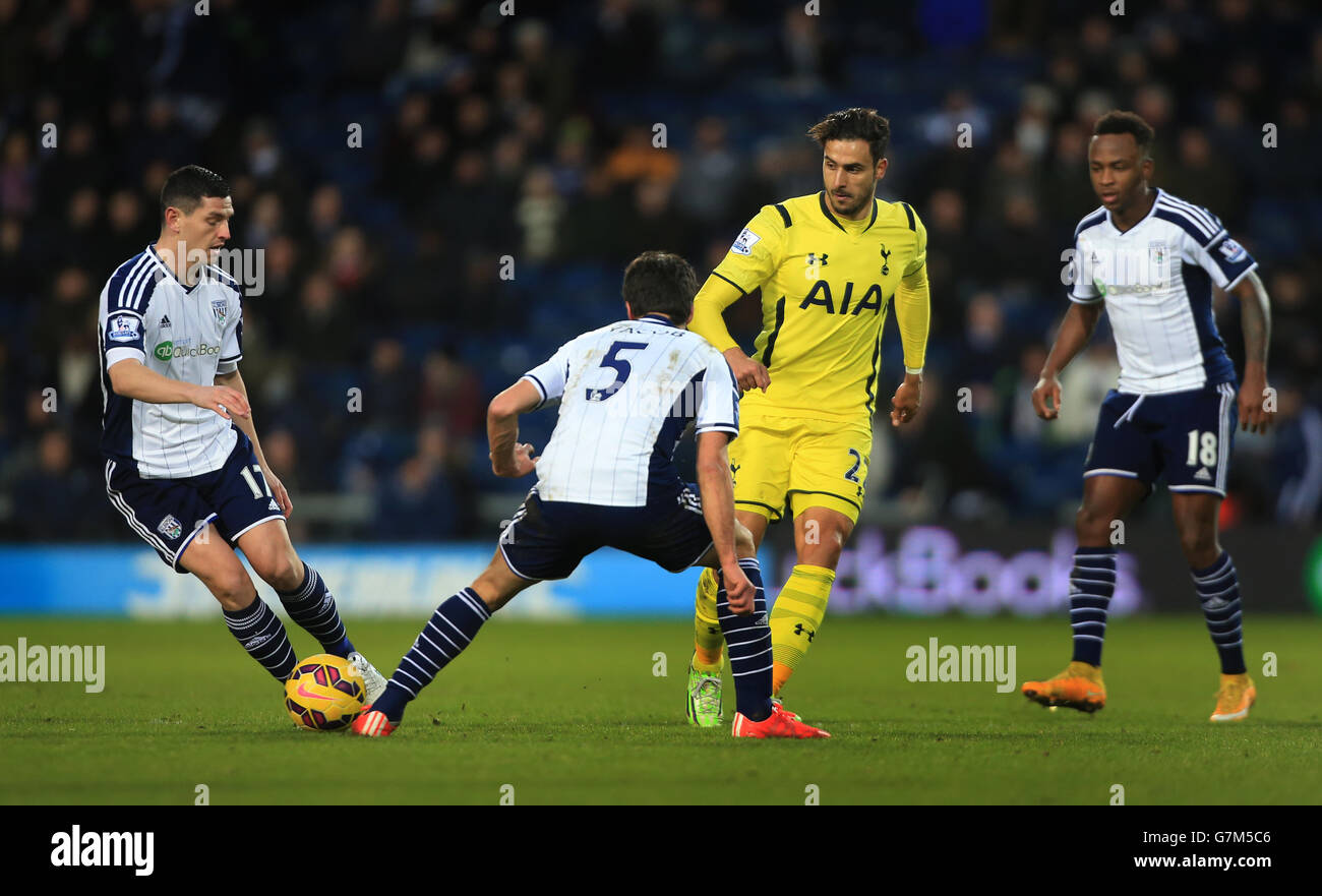 Fußball - Barclays Premier League - West Bromwich Albion gegen Tottenham Hotspur - The Hawthornes. Nacer Chadli von Tottenham Hotspur läuft bei West Bromwich Albion's Claudio Yacob (Mitte) Graham Dorrans (links) und SaidoBerahino (rechts) Stockfoto