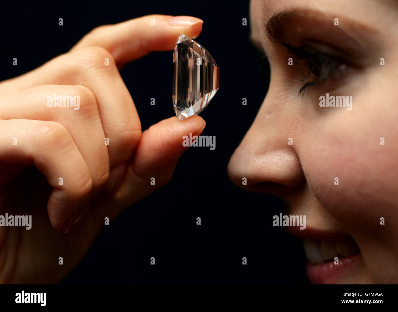 Sothebys auktion 100 karat diamant -Fotos und -Bildmaterial in hoher  Auflösung – Alamy