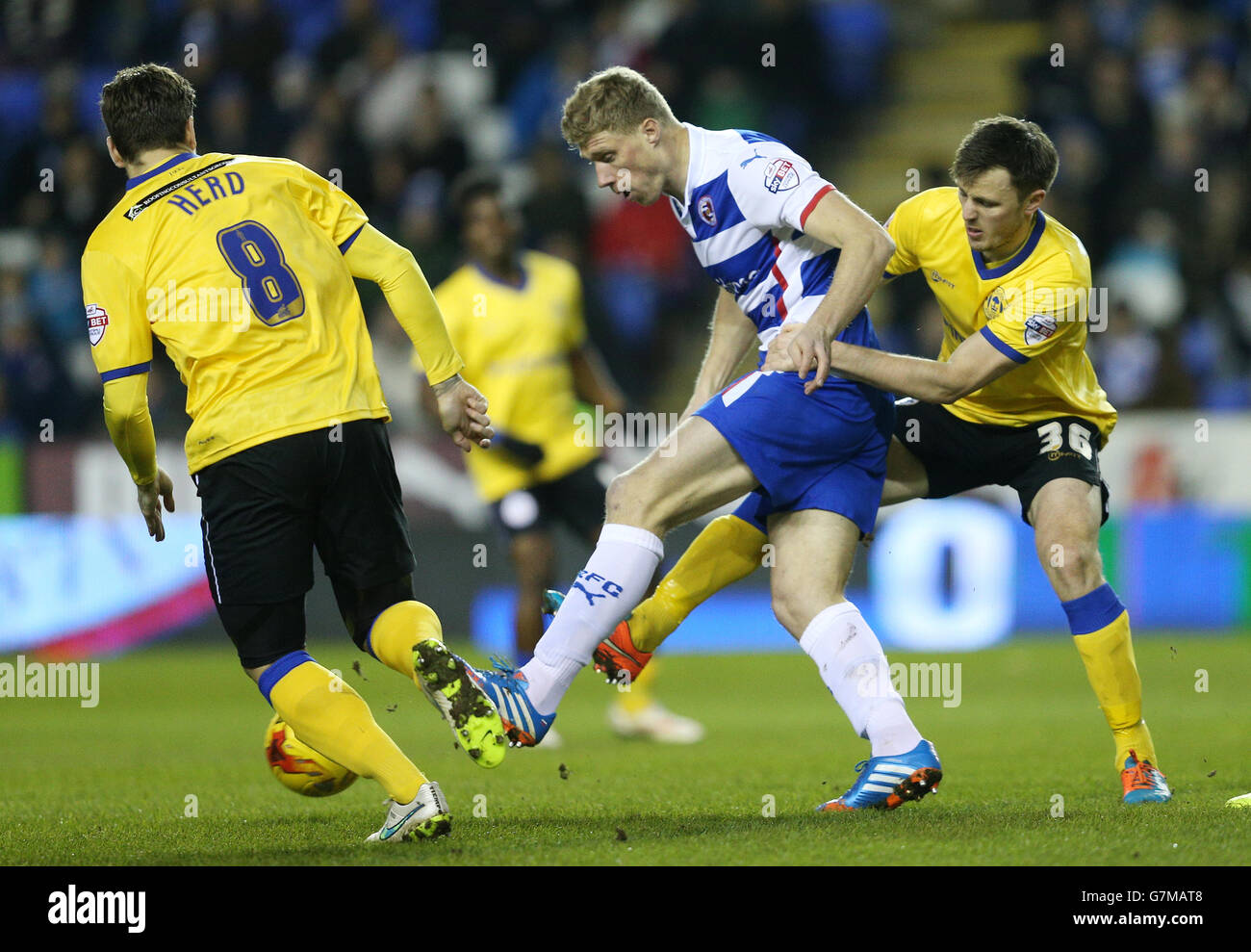 Pavel Pogrebnyak von Reading und William Kvist von Wigan Athletic Stockfoto