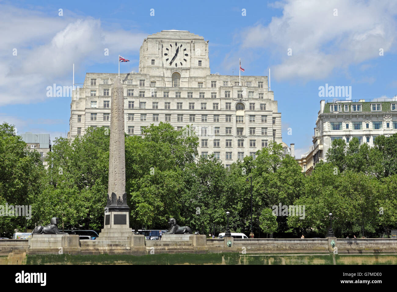 Shell Mex Haus und Kleopatras Nadel auf der Böschung London England UK Stockfoto
