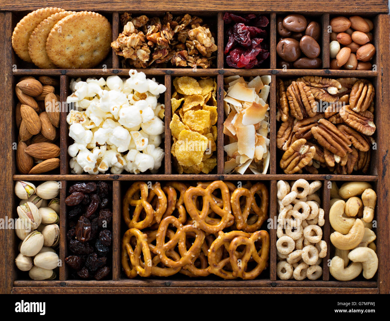 Auswahl an gesunden Snacks über Kopf gedreht Stockfoto