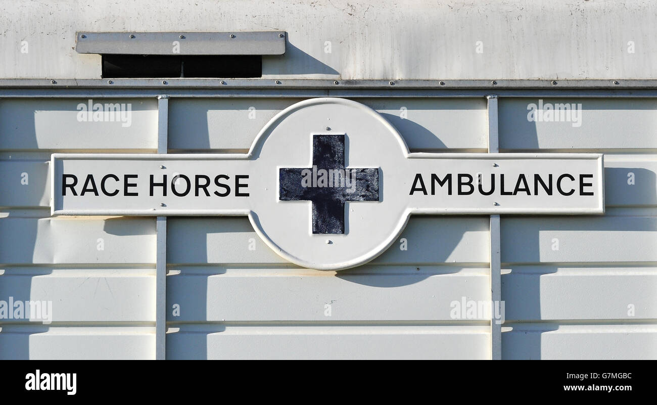 Eine allgemeine Ansicht einer Rennpferd-Ambulanz in Leicester Racecouse Stockfoto