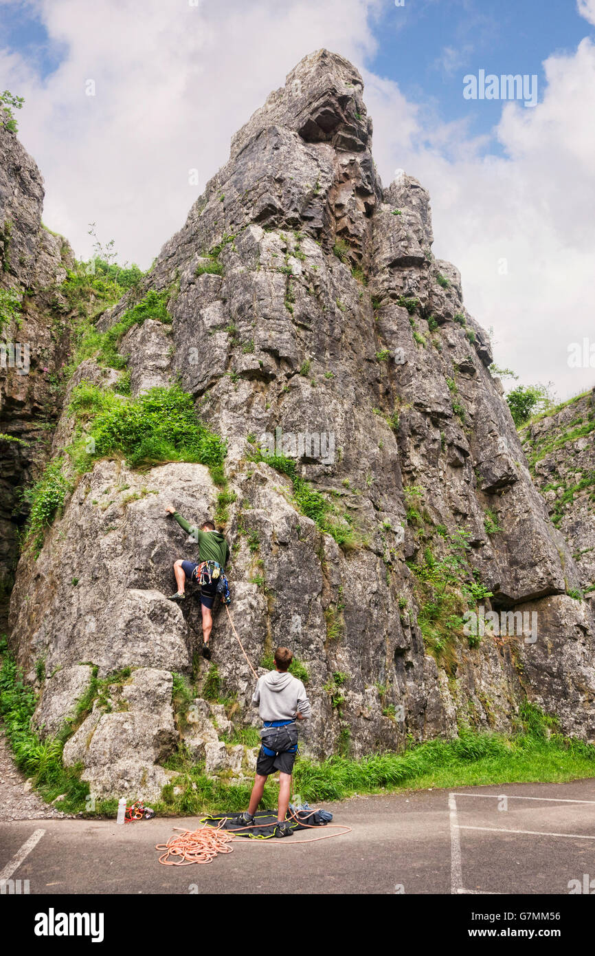 Klettern in Cheddar Gorge, Somerset, England, UK Stockfoto