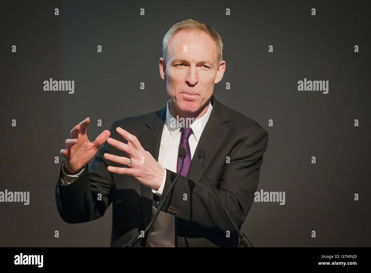 Jim Murphy, der Vorsitzende der schottischen Labour Party, spricht vor dem Devolution Summit von Core Cities UK in der Glasgow Royal Concert Hall. Stockfoto