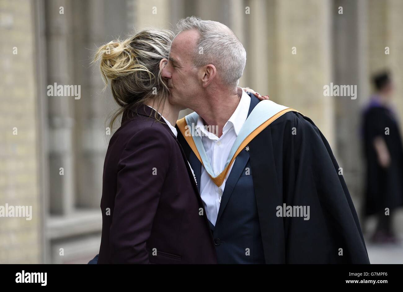 Der DJ und Produzent Fatboy Slim, richtiger Name Norman Cook, posiert mit seiner Frau Zoe Ball für Fotografen, bevor er den Alumnus Award der Universität Brighton erhielt, wo er in den 1980er Jahren studierte. Stockfoto