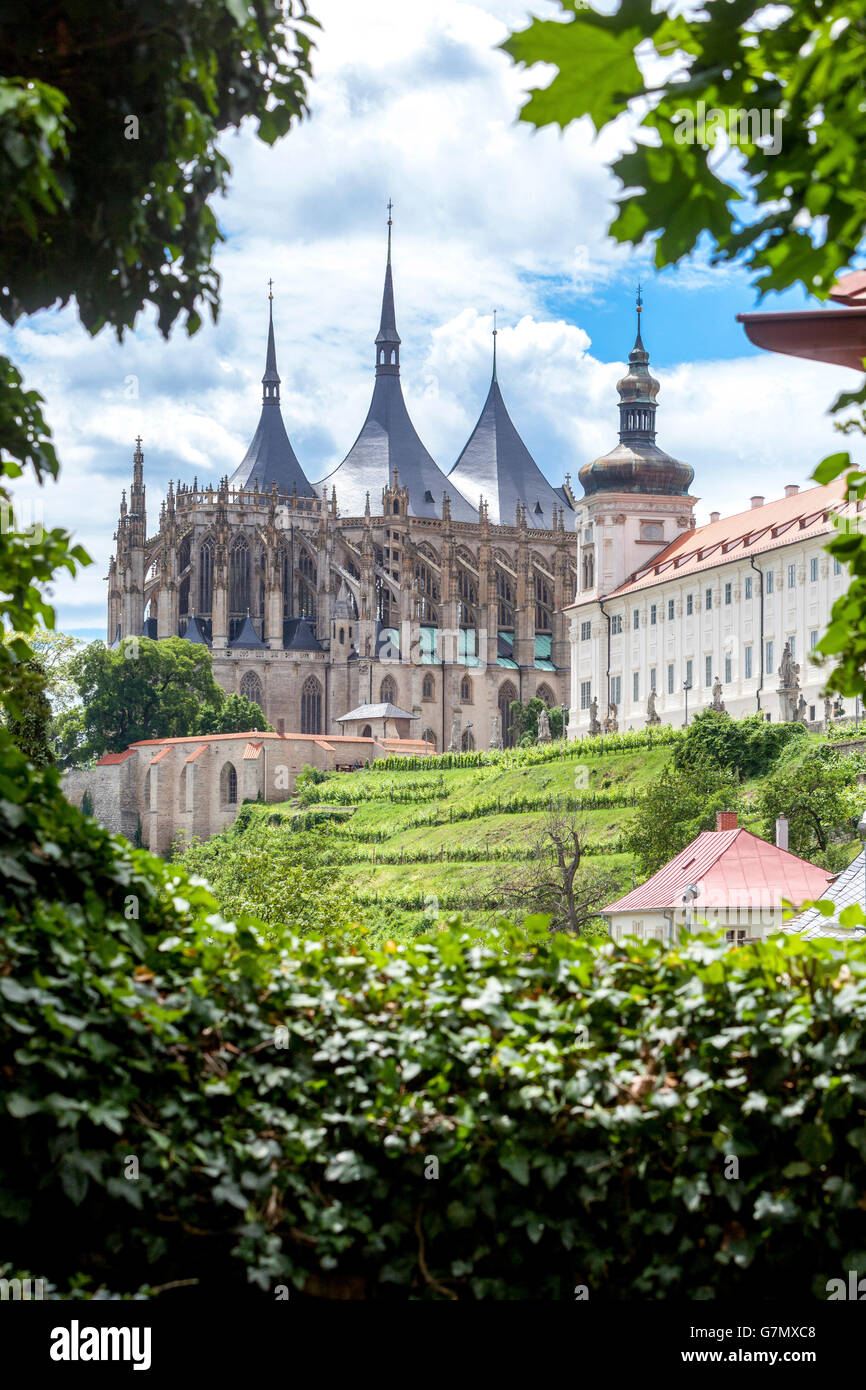 Gartenblick Kathedrale St. Barbara, Kutna Hora Tschechische Republik Böhmen Stockfoto