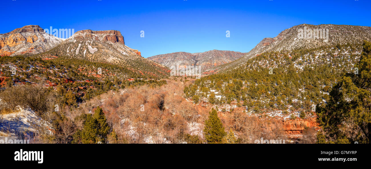 Panorama des Oak Creek Canyon in der Nähe von Sedona, Arizona im winter Stockfoto