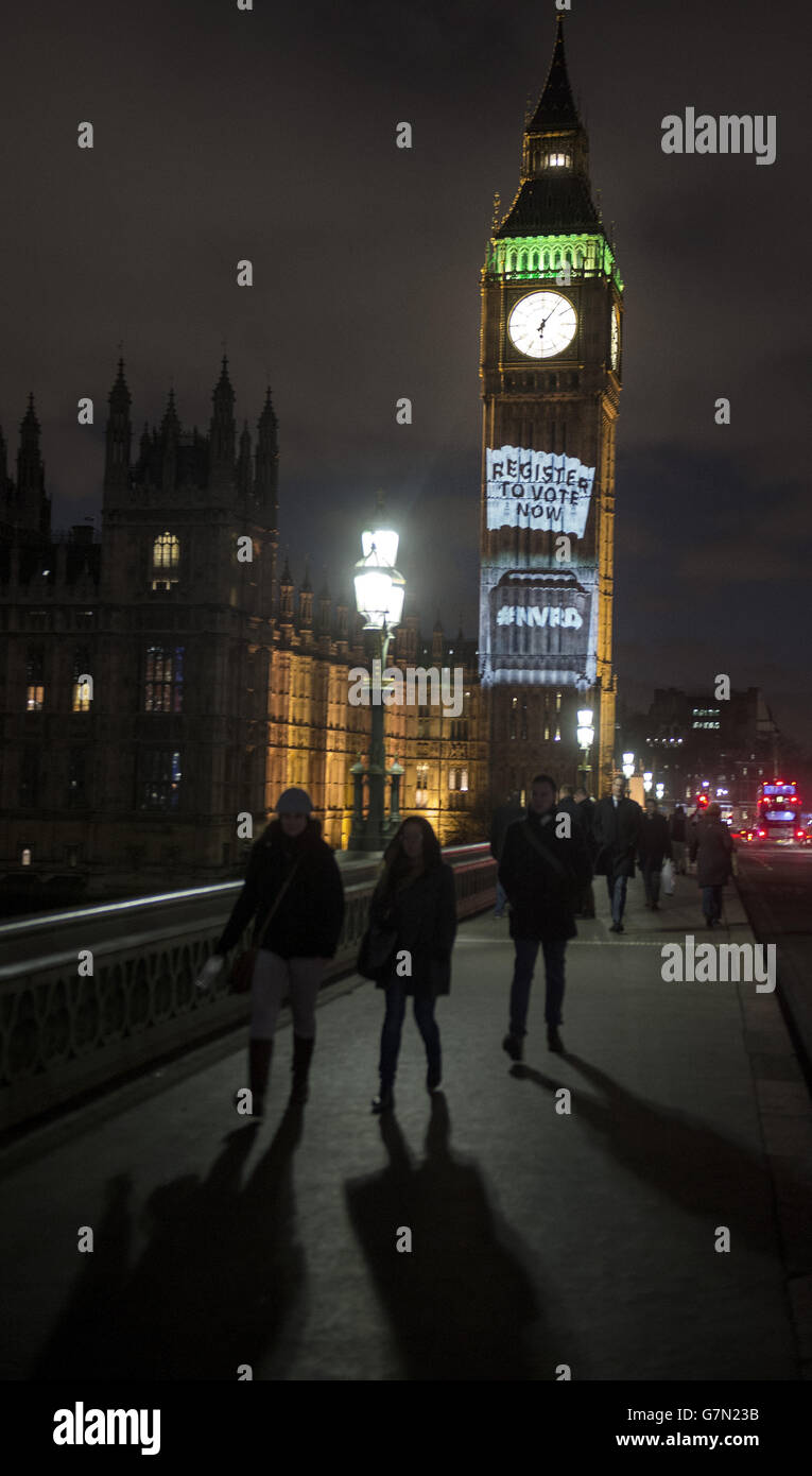 Eine Projektion einer animierten Wahlurne beleuchtet den Elizabeth Tower im Houses of Parliament in Westminster, London, um am 5. Februar 2015 auf den National Voter Registration Day (NVRD) aufmerksam zu machen. Stockfoto